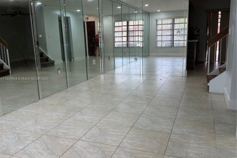 Touwnhouse à louer à Miami, Floride: 3 chambres, 126.35 m2 № 1946842 - photo 3