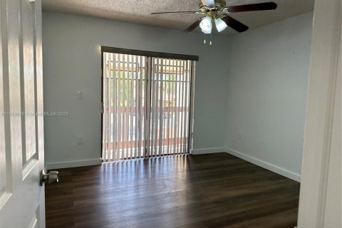Touwnhouse à louer à Miami, Floride: 3 chambres, 126.35 m2 № 1946842 - photo 8
