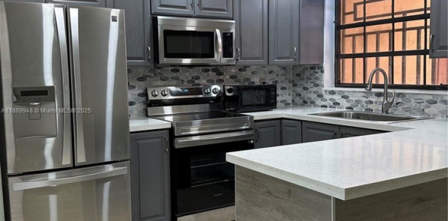 Touwnhouse à Miami, Floride 3 chambres, 126.35 m2 № 1946842