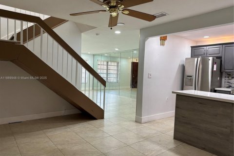 Touwnhouse à louer à Miami, Floride: 3 chambres, 126.35 m2 № 1946842 - photo 2
