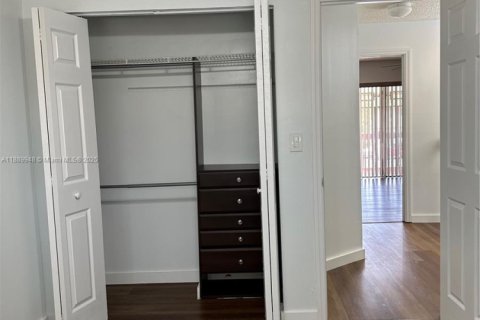 Touwnhouse à louer à Miami, Floride: 3 chambres, 126.35 m2 № 1946842 - photo 7