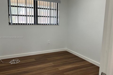 Touwnhouse à louer à Miami, Floride: 3 chambres, 126.35 m2 № 1946842 - photo 4