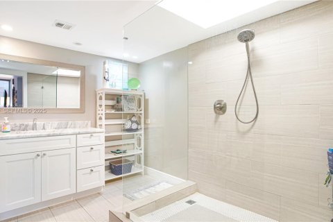 Condominio en venta en Aventura, Florida, 4 dormitorios, 282.79 m2 № 1986078 - foto 18