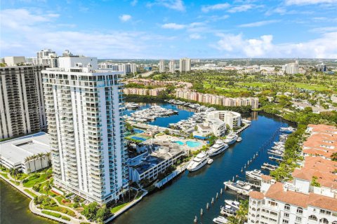 Condominio en venta en Aventura, Florida, 4 dormitorios, 282.79 m2 № 1986078 - foto 2