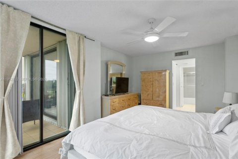 Copropriété à vendre à Aventura, Floride: 2 chambres, 107.49 m2 № 2153212 - photo 12