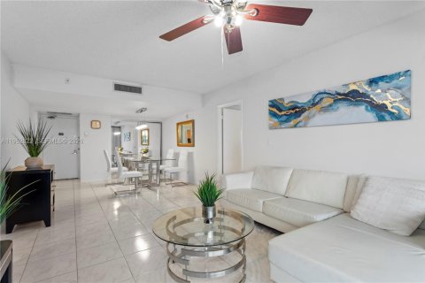 Copropriété à vendre à Aventura, Floride: 2 chambres, 107.49 m2 № 2153212 - photo 4