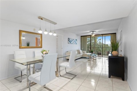 Copropriété à vendre à Aventura, Floride: 2 chambres, 107.49 m2 № 2153212 - photo 2