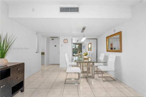 Copropriété à vendre à Aventura, Floride: 2 chambres, 107.49 m2 № 2153212 - photo 6