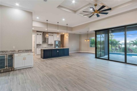 House in Punta Gorda, Florida 3 bedrooms, 216.09 sq.m. № 1813762 - photo 5