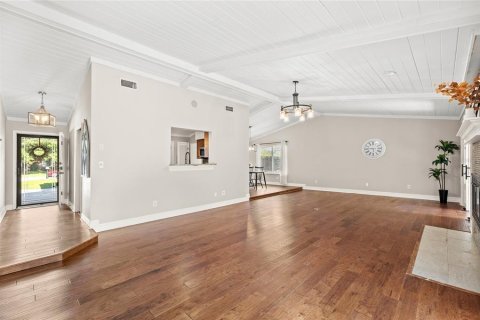 House in Longwood, Florida 4 bedrooms, 205.41 sq.m. № 2119271 - photo 6