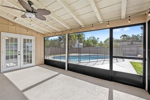 House in Longwood, Florida 4 bedrooms, 205.41 sq.m. № 2119271 - photo 30