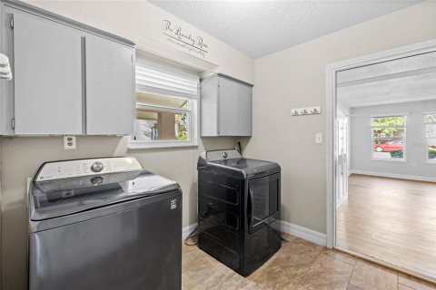 House in Longwood, Florida 4 bedrooms, 205.41 sq.m. № 2119271 - photo 27