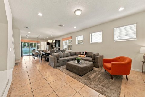 Villa ou maison à vendre à Kissimmee, Floride: 5 chambres, 243.59 m2 № 2414641 - photo 3