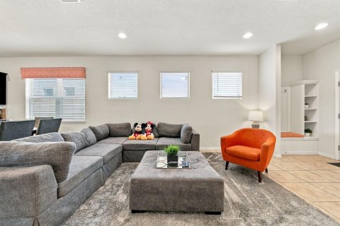 Villa ou maison à vendre à Kissimmee, Floride: 5 chambres, 243.59 m2 № 2414641 - photo 4