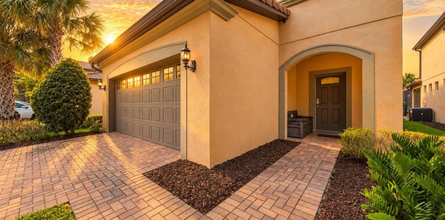 Villa ou maison à Kissimmee, Floride 5 chambres, 243.59 m2 № 2414641