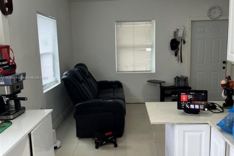 House in Miami Gardens, Florida 3 bedrooms, 105.91 sq.m. № 1809684 - photo 23