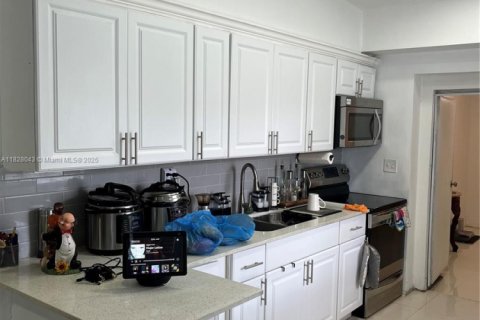 House in Miami Gardens, Florida 3 bedrooms, 105.91 sq.m. № 1809684 - photo 21