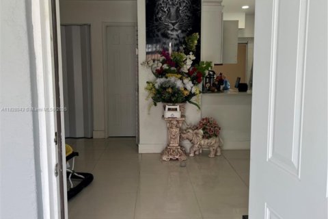 House in Miami Gardens, Florida 3 bedrooms, 105.91 sq.m. № 1809684 - photo 11