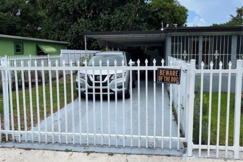 House in Miami Gardens, Florida 3 bedrooms, 105.91 sq.m. № 1809684 - photo 4