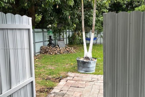 House in Miami Gardens, Florida 3 bedrooms, 105.91 sq.m. № 1809684 - photo 29