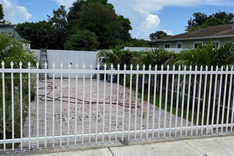 House in Miami Gardens, Florida 3 bedrooms, 105.91 sq.m. № 1809684 - photo 3