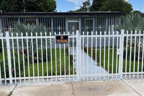 House in Miami Gardens, Florida 3 bedrooms, 105.91 sq.m. № 1809684 - photo 8