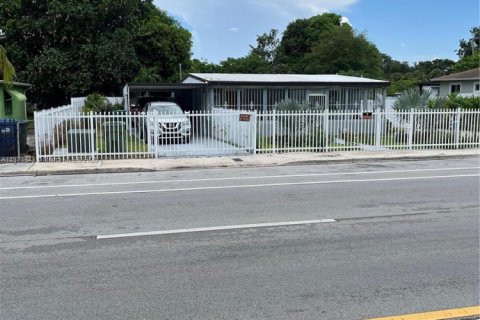 House in Miami Gardens, Florida 3 bedrooms, 105.91 sq.m. № 1809684 - photo 1