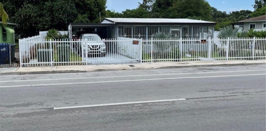 House in Miami Gardens, Florida 3 bedrooms, 105.91 sq.m. № 1809684