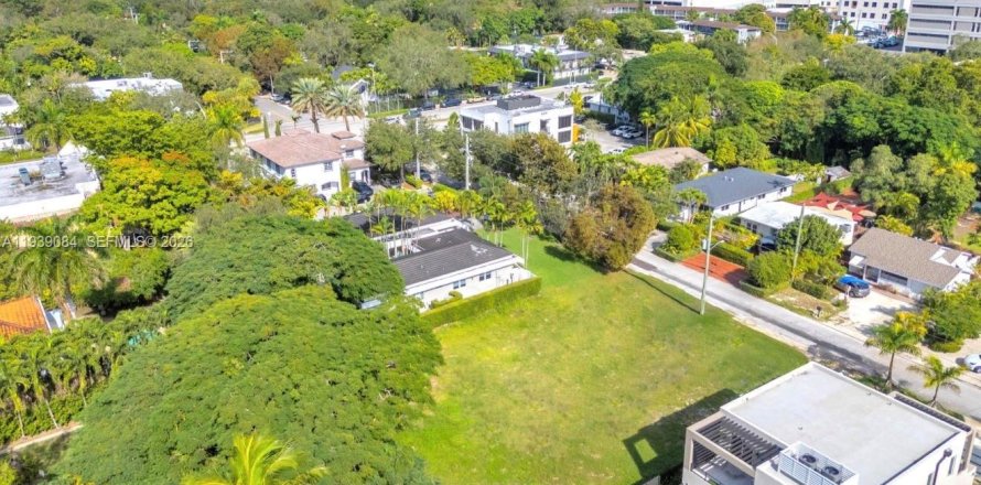 Land in South Miami, Florida № 2088579