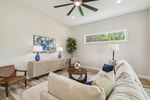 House in Spring Hill, Florida 5 bedrooms, 424.66 sq.m. № 1839798 - photo 24