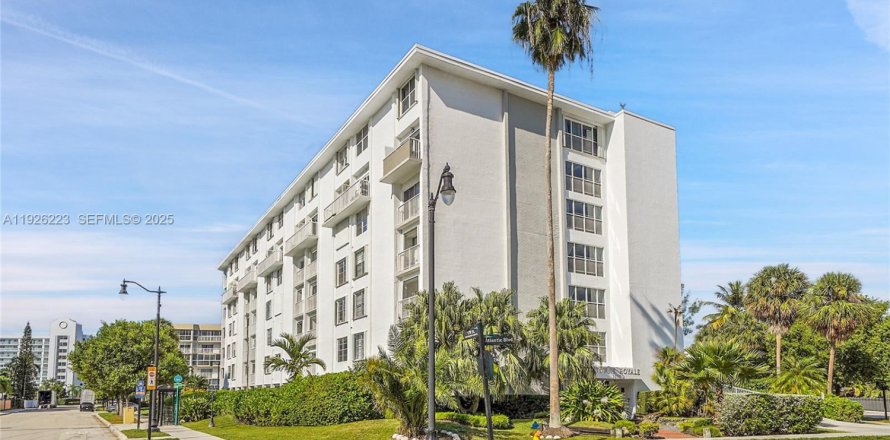 Кондоминиум с 1 спальней в Санни-Айлс-Бич, Флорида № 1986145