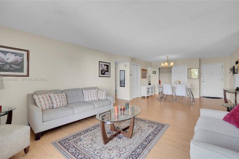 Снять в аренду кондоминиум в Санни-Айлс-Бич, Флорида 1 спальня, 86.4м2, № 1986145 - фото 11