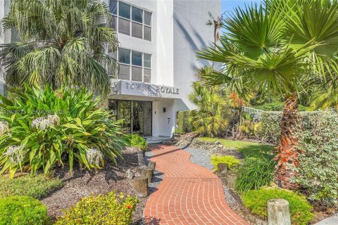 Снять в аренду кондоминиум в Санни-Айлс-Бич, Флорида 1 спальня, 86.4м2, № 1986145 - фото 2