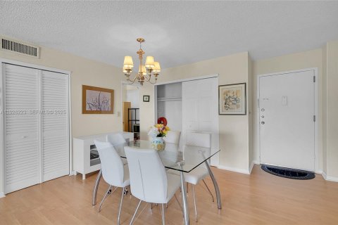 Снять в аренду кондоминиум в Санни-Айлс-Бич, Флорида 1 спальня, 86.4м2, № 1986145 - фото 5