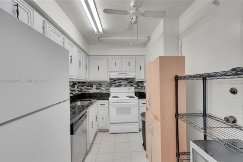 Снять в аренду кондоминиум в Санни-Айлс-Бич, Флорида 1 спальня, 86.4м2, № 1986145 - фото 8