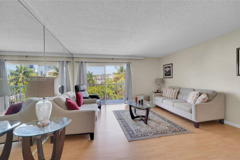 Снять в аренду кондоминиум в Санни-Айлс-Бич, Флорида 1 спальня, 86.4м2, № 1986145 - фото 10