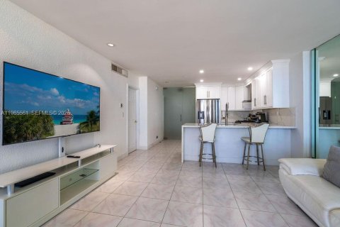 Condo in Hallandale Beach, Florida, 1 bedroom  № 2027756 - photo 5