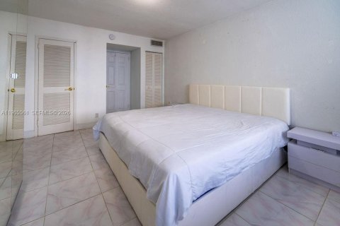 Condo in Hallandale Beach, Florida, 1 bedroom  № 2027756 - photo 13