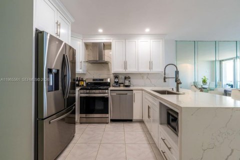 Condo in Hallandale Beach, Florida, 1 bedroom  № 2027756 - photo 10