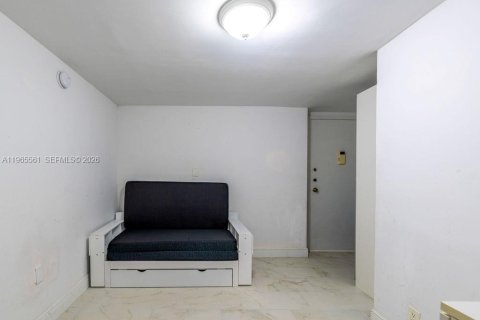 Condo in Hallandale Beach, Florida, 1 bedroom  № 2027756 - photo 20