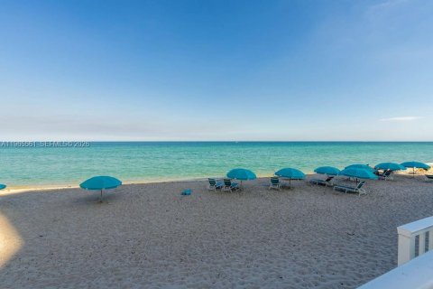 Condo in Hallandale Beach, Florida, 1 bedroom  № 2027756 - photo 30