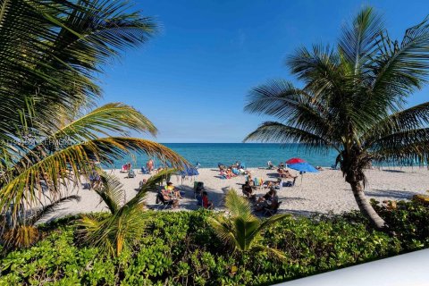 Condo in Hallandale Beach, Florida, 1 bedroom  № 2027756 - photo 28