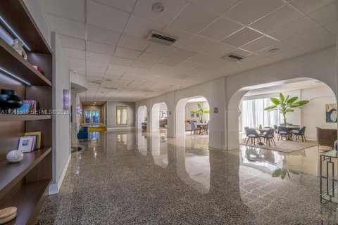 Condo in Hallandale Beach, Florida, 1 bedroom  № 2027756 - photo 24