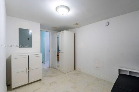 Condo in Hallandale Beach, Florida, 1 bedroom  № 2027756 - photo 21