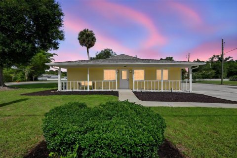 Immobilier commercial à DeLand, Floride 165.92 m2 № 2131052