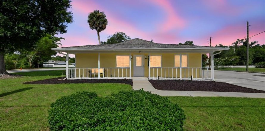 Immobilier commercial à DeLand, Floride 165.92 m2 № 2131052