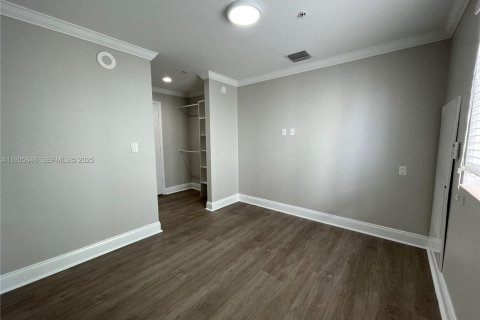 Apartment in Sweetwater, Florida 1 bedroom № 1994287 - photo 9