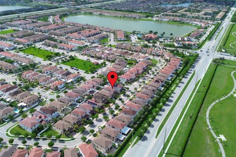 Снять в аренду виллу или дом в Хайалиа, Флорида 4 спальни, 228.73м2, № 1969062 - фото 3