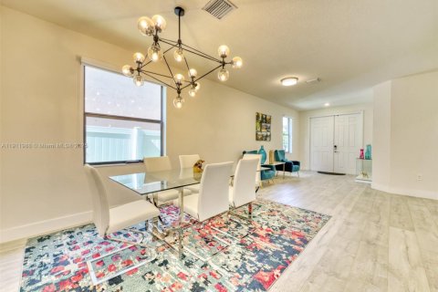 Снять в аренду виллу или дом в Хайалиа, Флорида 4 спальни, 228.73м2, № 1969062 - фото 25