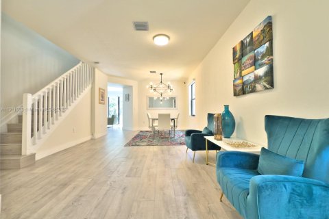 Снять в аренду виллу или дом в Хайалиа, Флорида 4 спальни, 228.73м2, № 1969062 - фото 18